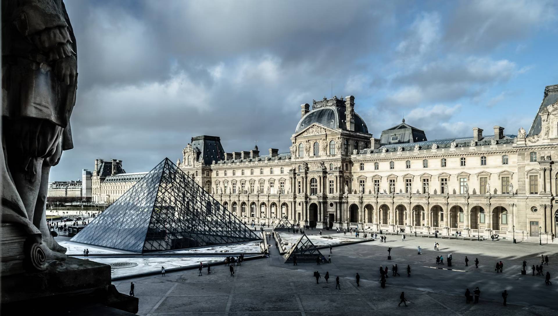 Exterior del Museo del Louvre